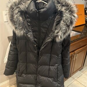 Women's Black Puffer Coat with Faux Fur Trim